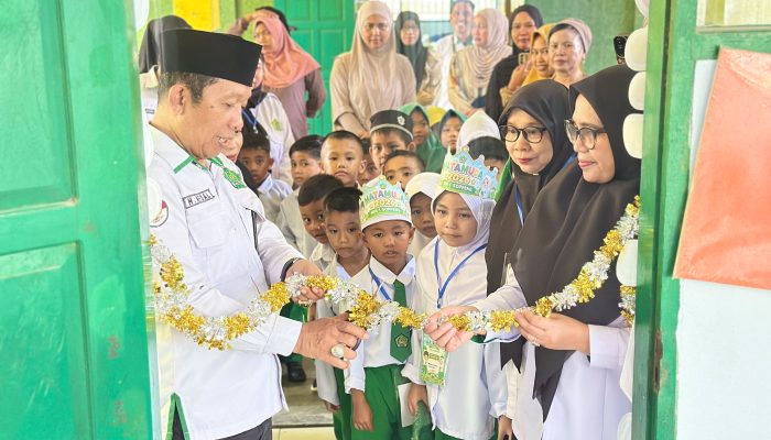 Potong Pita Kelas Baru, MIN 1 Soppeng Sambut Siswa Lewat Matamuda