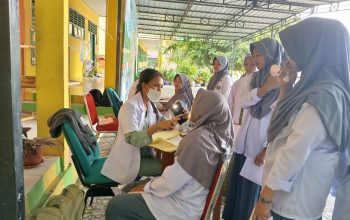 MAN 1 Soppeng Gandeng PKM Salotungo Gelar Penjaringan dan Rapor Kesehatan