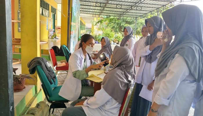 MAN 1 Soppeng Gandeng PKM Salotungo Gelar Penjaringan dan Rapor Kesehatan