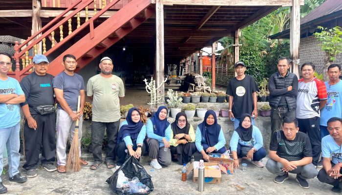 Kompak, RT dan RW Kelurahan Botto Gelar Kerja Bakti di Lorong Perintis