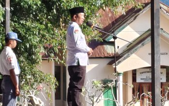Pimpin Upacara, Kakan Kemenag Soppeng Sematkan Tanda Matamuda di MAN 1 Soppeng