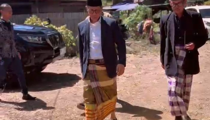 Tampil Elegan Berbalut Lipa Sabbe, Wabup Soppeng Pukau Tamu Undangan di Pesta Pernikahan