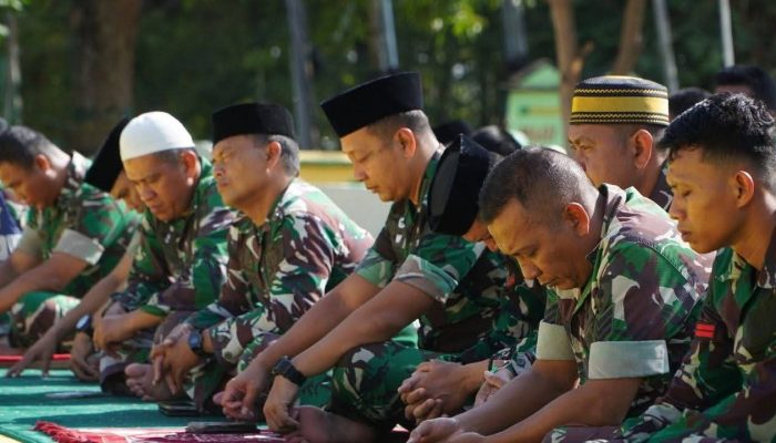Prajurit Kodim Soppeng Bersimpuh Memohon Rahmat Hujan