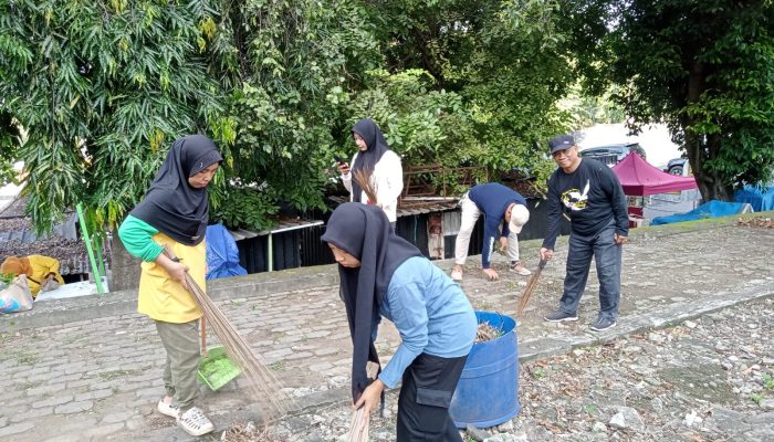 Sambut HUT RI Ke-81, Lurah Lapajung Ajak Warga Kibarkan Bendera & Bersihkan Lingkungan