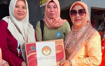 Lebih dari Sekadar Bantuan Pokok, DWP Kemenag Sulsel Basuh Luka Korban Kebakaran