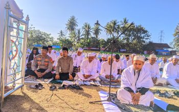 Kering Melanda, Ratusan Warga Bersama Muspika Donri-Donri Gelar Sholat Istisqa