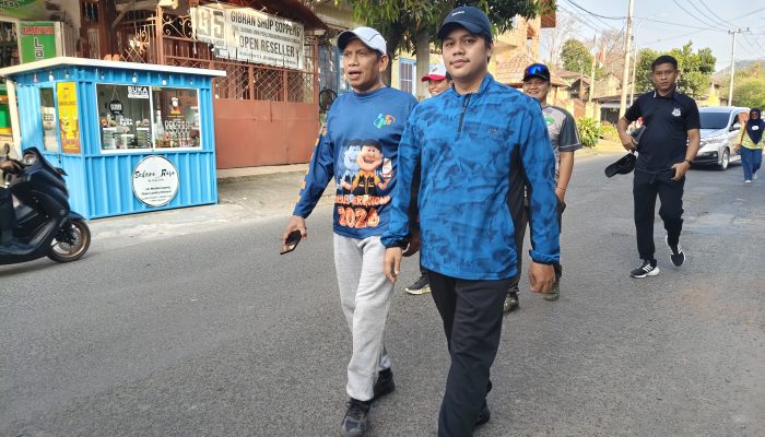 Jalan Santai, Ketua DPRD Soppeng Baur Bersama Warga 
