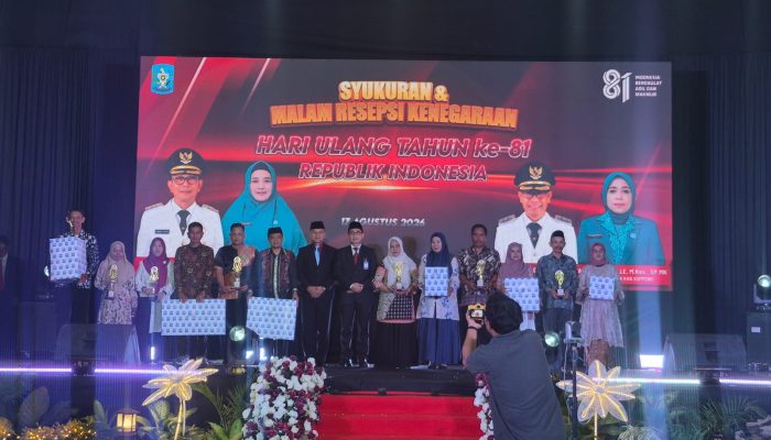 Pinca BRI Soppeng Dan Dandim Serahkan Hadiah Lomba Gerak Jalan