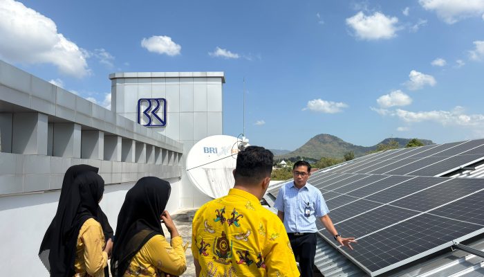 Komitmen Green Banking BRI Watansoppeng Pamerkan Panel Surya Ke Dinas Lingkungan