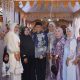 Wabup Soppeng ‘Diserbu’ Emak-emak Ajak Berswafoto di Acara Pesta Pernikahan