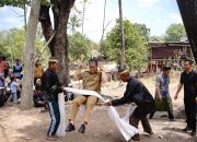 Momen Wabup Soppeng Coba Ayunan Mattojang di Pesta Adat Desa Laringgi