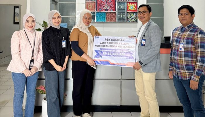 BRI Life Watansoppeng Serahkan Santunan Duka Kepada Ahli Waris