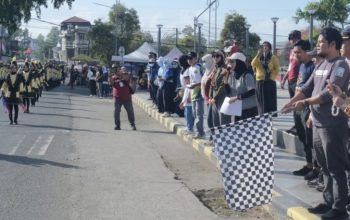 Camat Lalabata Lepas Lomba Gerak Jalan HUT RI ke-81 Tingkat Pelajar