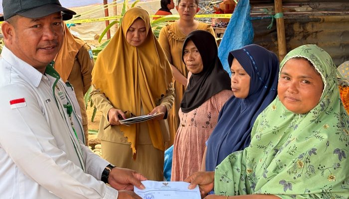 Amuk Si Jago Merah Hanguskan Tiga Rumah, BAZNAS Soppeng Salurkan Bantuan