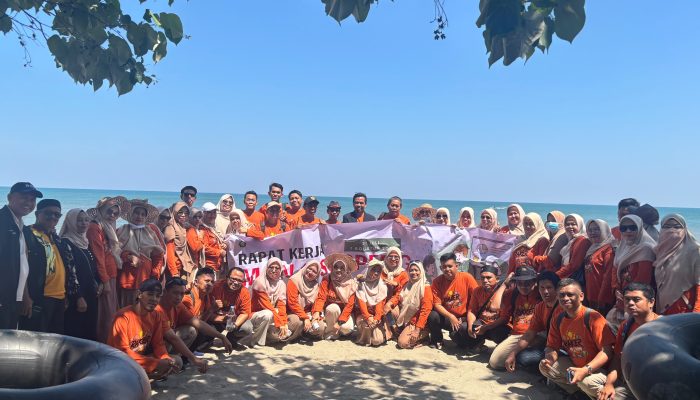 Dari Aula ke Pantai Ammani, Raker MAN 1 Soppeng Merajut Kebersamaan