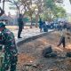 Sambut HUT TNI ke-81, Prajurit Kodim Soppeng Bersihkan Pasar Sentral Lamataesso