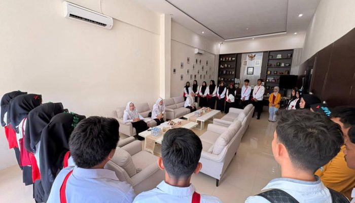 Hari Kedua PKKMB UNIPOL, Mahasiswa Baru Keliling Jelajahi Fasilitas Kampus