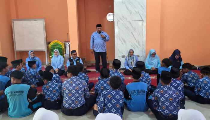 Realisasi MoU, KUA Marioriawa Gelar Penyuluhan Remaja di MTs Yasrib Limpomajang