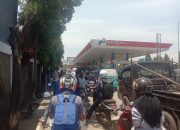 Mengular Sejak Pagi, Antrean Kendaraan di SPBU Tamangapa Makassar Jadi Sorotan