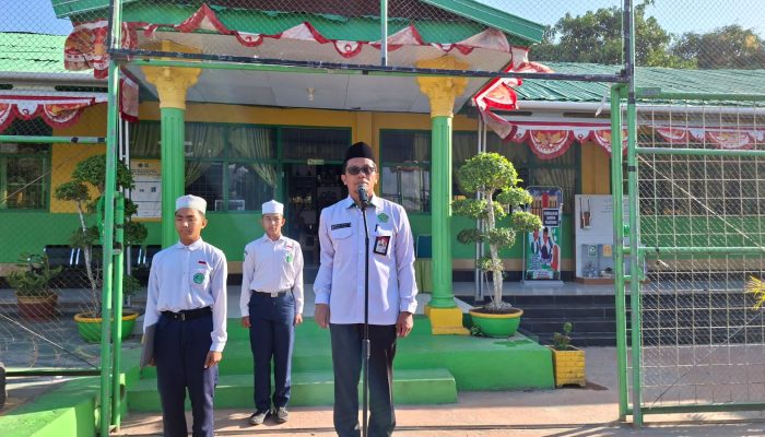 Kasi Penmad Kemenag Soppeng Kagum Budaya Kebersihan MTs Yasrib Lapajung