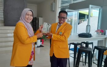 Inspiratif! Imam Masjid Agung Darussalam Soppeng Raih Gelar S2 Manajemen di Unipol
