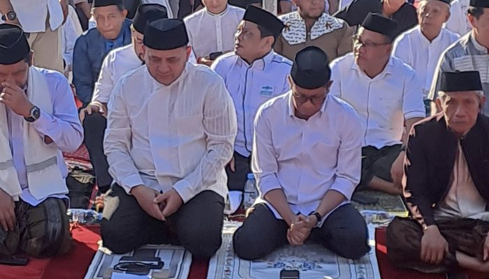 Ketuk Pintu Langit, Wali Kota Makassar dan Wabup Soppeng Duduk Bersimpuh Memohon Hujan