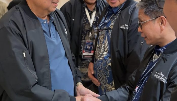 Momen Hangat Wabup Soppeng Jabat Erat Tangan SBY, Ucapkan Selamat Ultah Ke-77