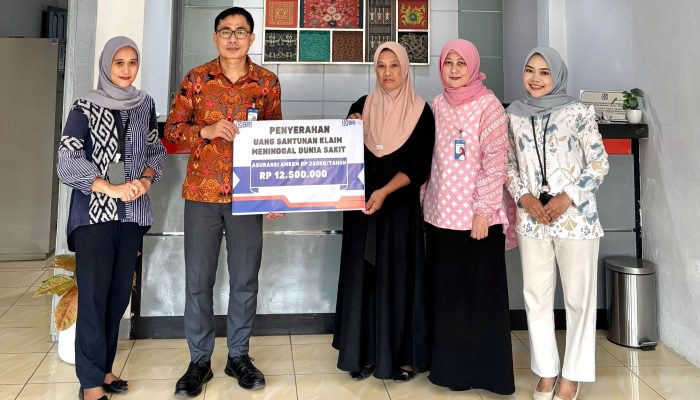 Wujudkan Komitmen Pelayanan, BRI dan BRI Life Serahkan Santunan Klaim