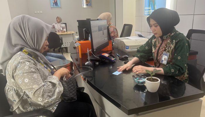 Momen Hari Batik Nasional, BRI Soppeng Warnai Layanan Lewat Pesona Lontara dan Corak Jawa