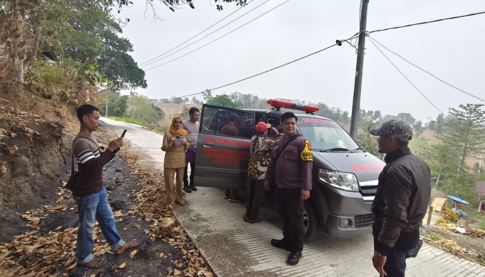 ​Polri Untuk Masyarakat: Aksi Cepat Bhabinkamtibmas Dampingi Warga ODGJ Ke Rumah Sakit