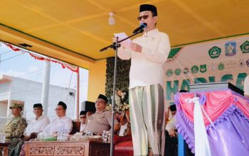 Kenakan Sarung dan Peci, Bupati Soppeng Pimpin Upacara Hari Santri Nasional 2026 di Laringgi