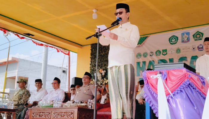 Kenakan Sarung dan Peci, Bupati Soppeng Pimpin Upacara Hari Santri Nasional 2026 di Laringgi
