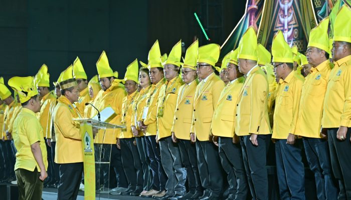 ‎Resmi Dilantik! Supriansa Jabat Ketua Harian Golkar Sulsel, Ilham Arief Sirajuddin Pimpin Nakhoda Baru