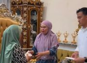 Peduli Korban Kebakaran Pasar Batu-batu, Keluarga Besar Nur Apriliana Ulurkan Bantuan