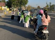 Cegah Dampak Buruk Kabut Asap, Fatayat NU Soppeng Bagikan Masker Gratis
